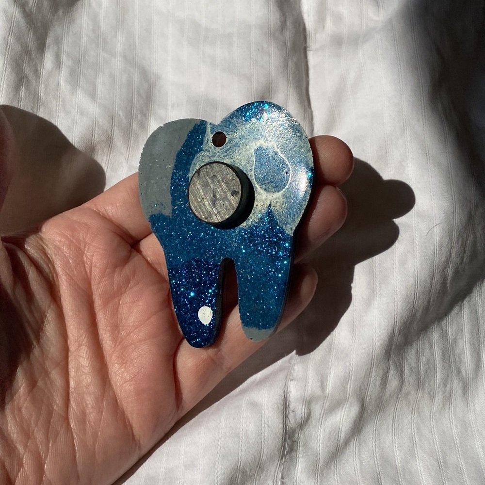 Handmade Resin Tooth Magnet - Picture 4 of 4
